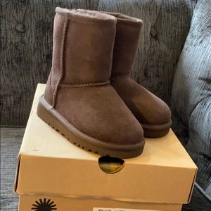 UGG Toddler Chocolate Classic Boots Size 7